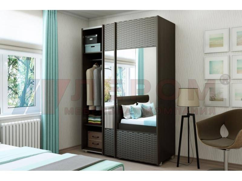 темный шкаф-купе с зеркалами в Нижневартовске