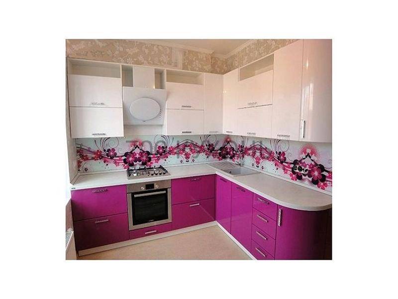 яркая розовая кухня в Нижневартовске