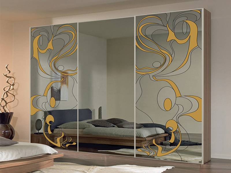 шкаф-купе бизнес с витражами в Нижневартовске