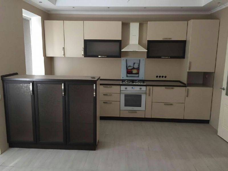 большая прямая кухня в Нижневартовске