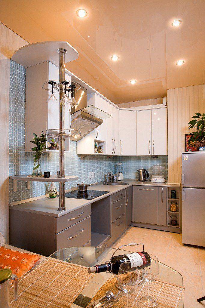 небольшая угловая кухня в Нижневартовске