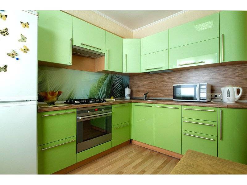угловая зеленая кухня в Нижневартовске