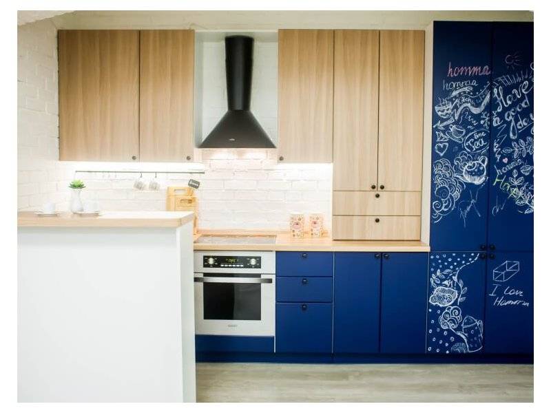 ультрамодная кухня граффити с грифельным фасадом в Нижневартовске