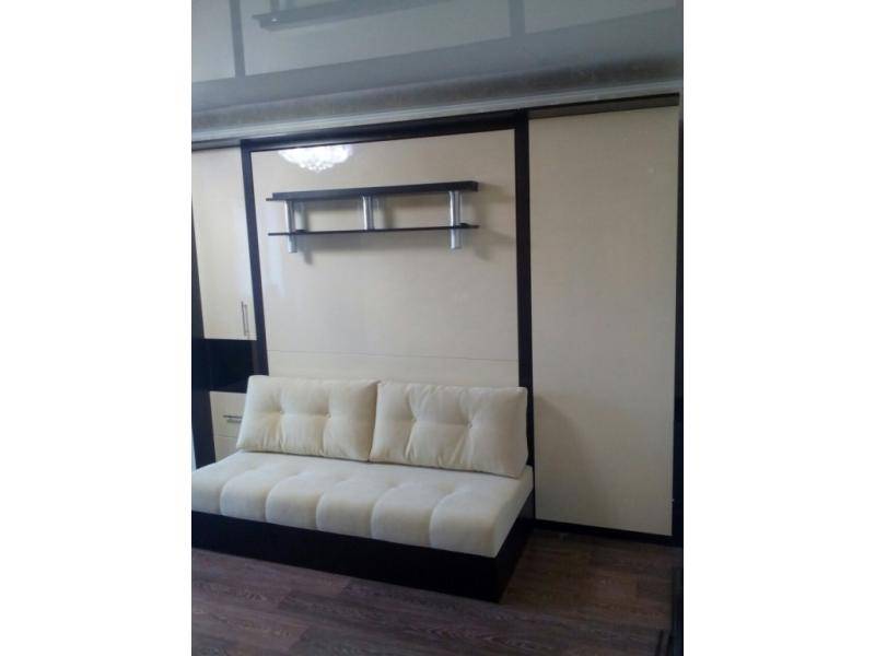 откидная кровать встроенная в шкаф в Нижневартовске