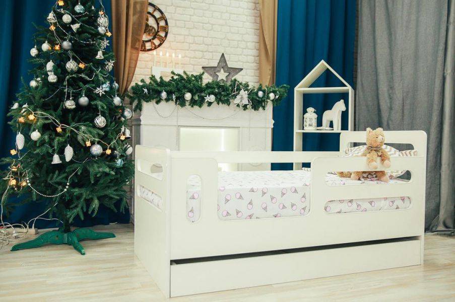 белая детская кровать мини с ящиком в Нижневартовске