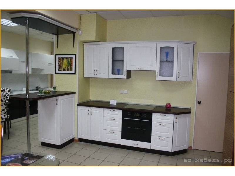 кухня с барной стойкой в Нижневартовске