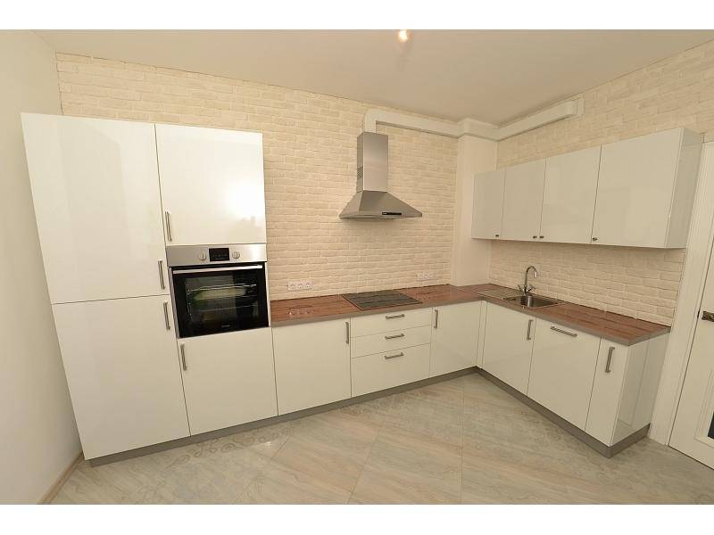 белая глянцевая кухня в Нижневартовске