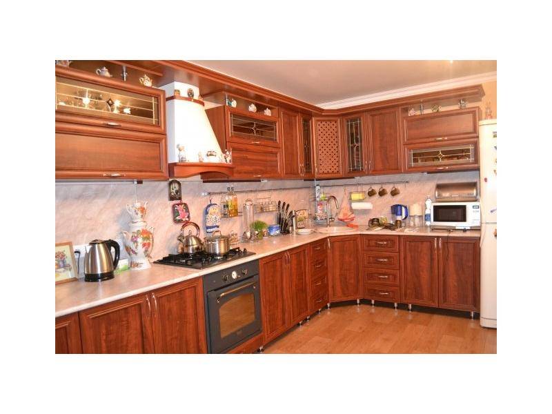 большой классический кухонный гарнитур в Нижневартовске