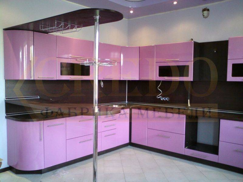 угловая розовая кухня в Нижневартовске