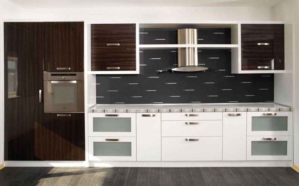 большая прямая кухня в Нижневартовске