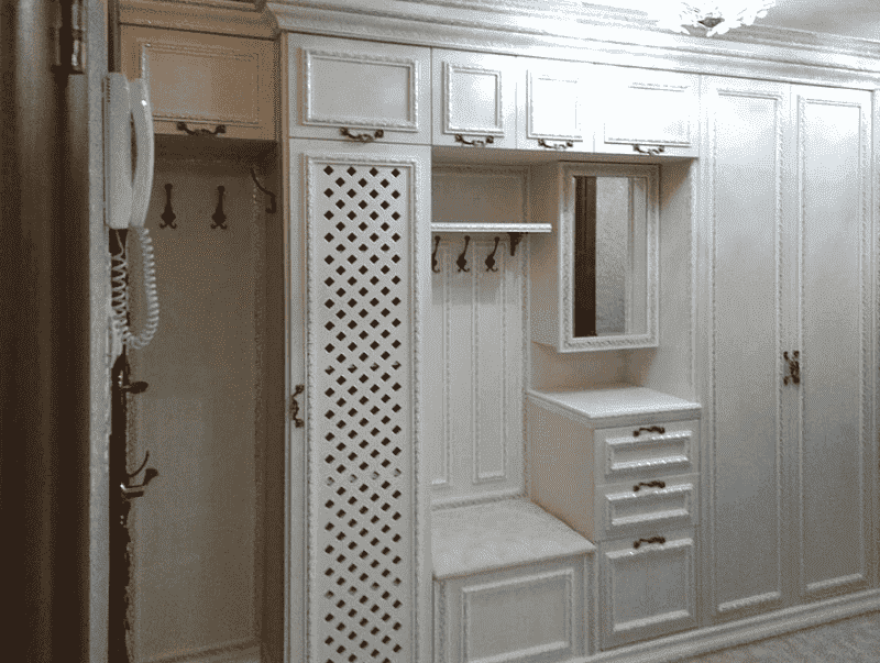 большая белая прихожая в Нижневартовске