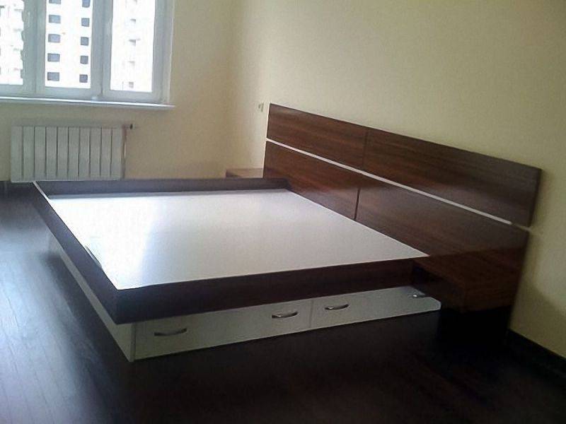 высокая двуспальная кровать с ящиками в Нижневартовске