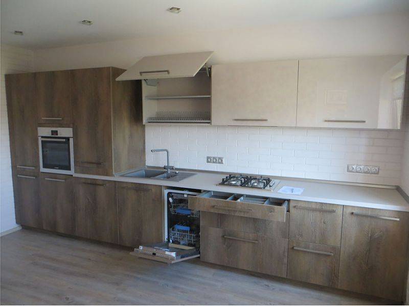 прямая большая кухня в Нижневартовске