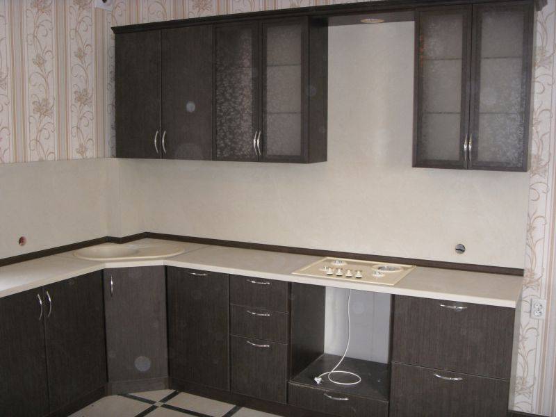 угловая коричневая кухня в Нижневартовске