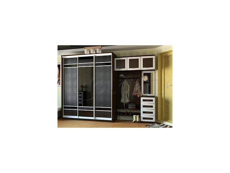 прихожая со шкафом-купе в Нижневартовске