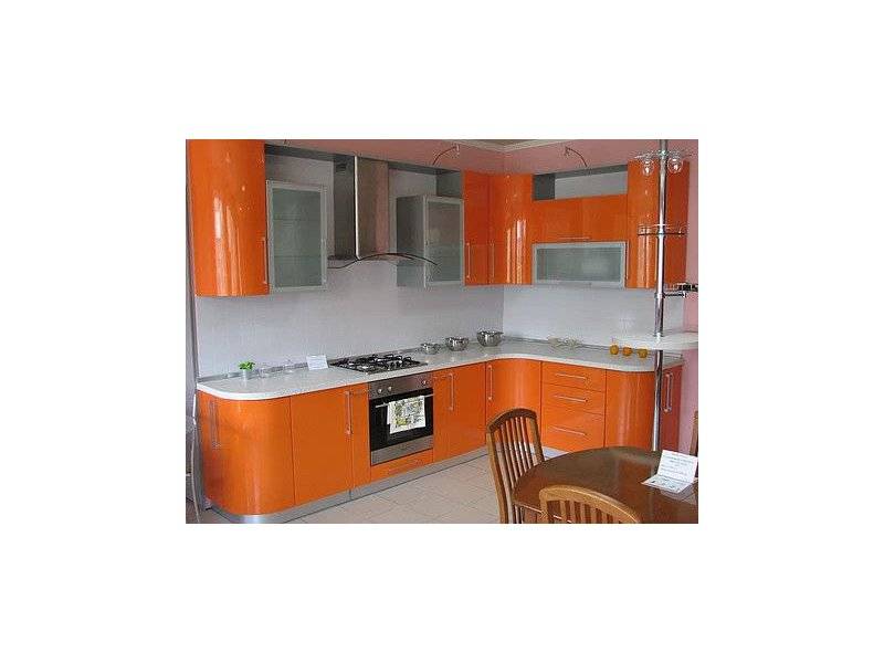 угловая оранжевая кухня в Нижневартовске