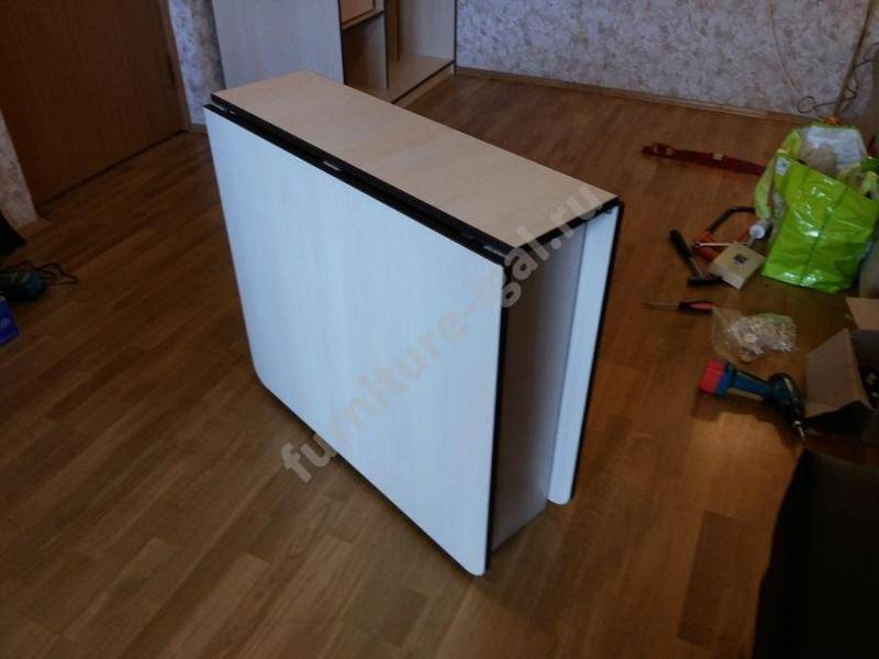 стол-книжка в белом цвете в Нижневартовске