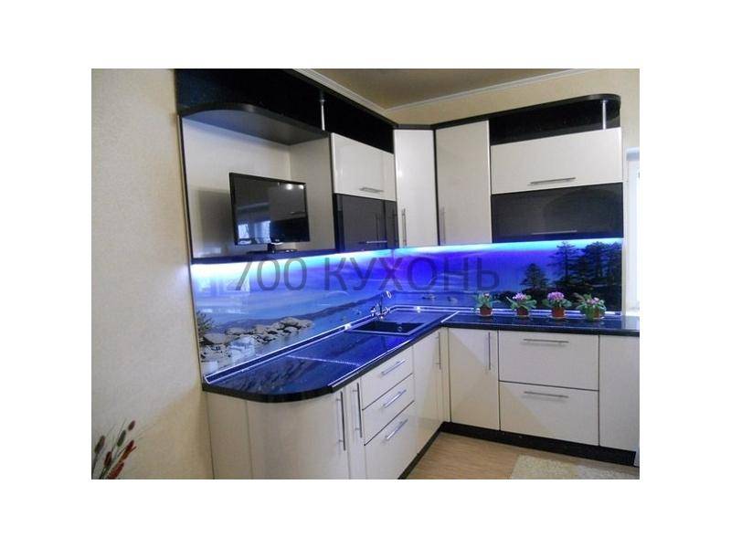 угловая кухня с подсветкой в Нижневартовске