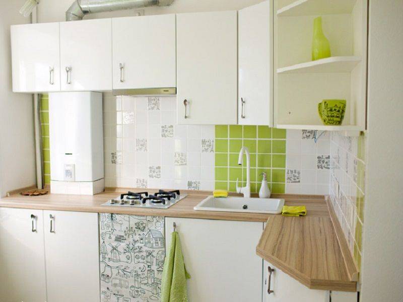 маленькая белая кухня в Нижневартовске