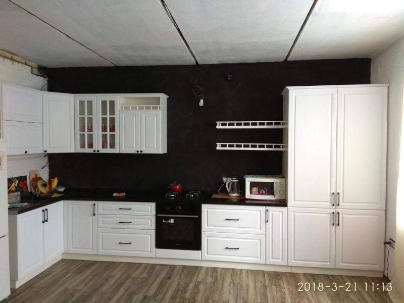 большая угловая кухня в Нижневартовске