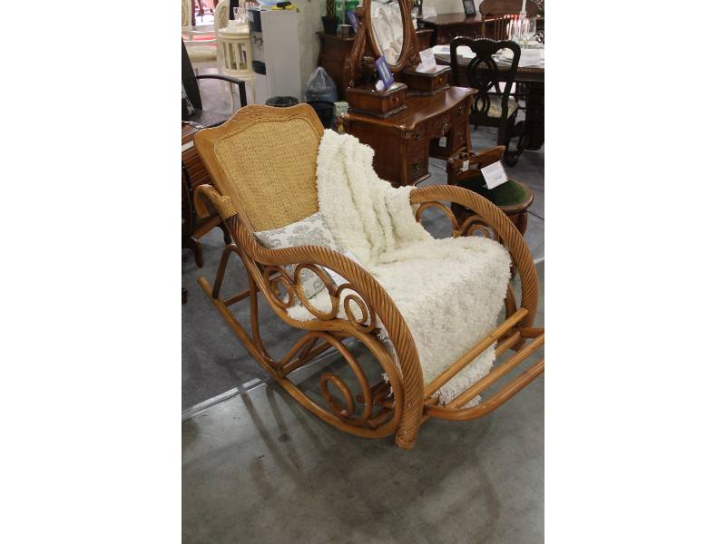 мебельная выставка москва: кресло-качалка в Нижневартовске