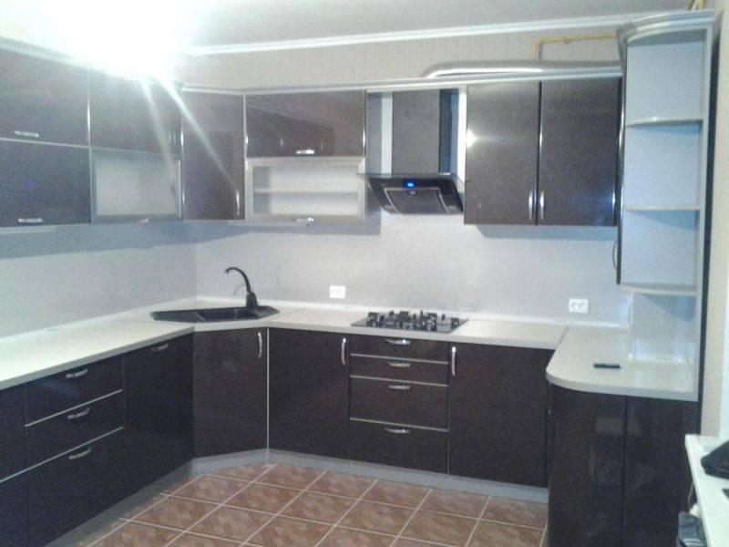 п-образная кухня коричневая в Нижневартовске