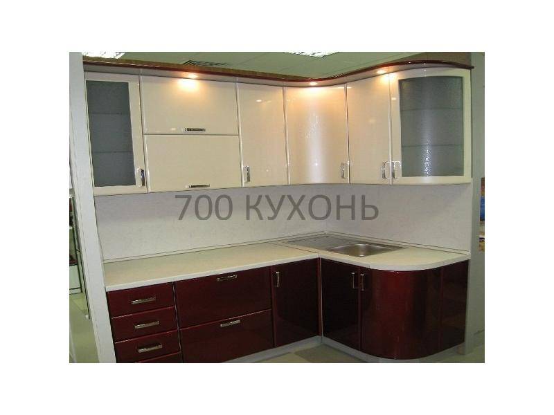 небольшая угловая кухня в Нижневартовске