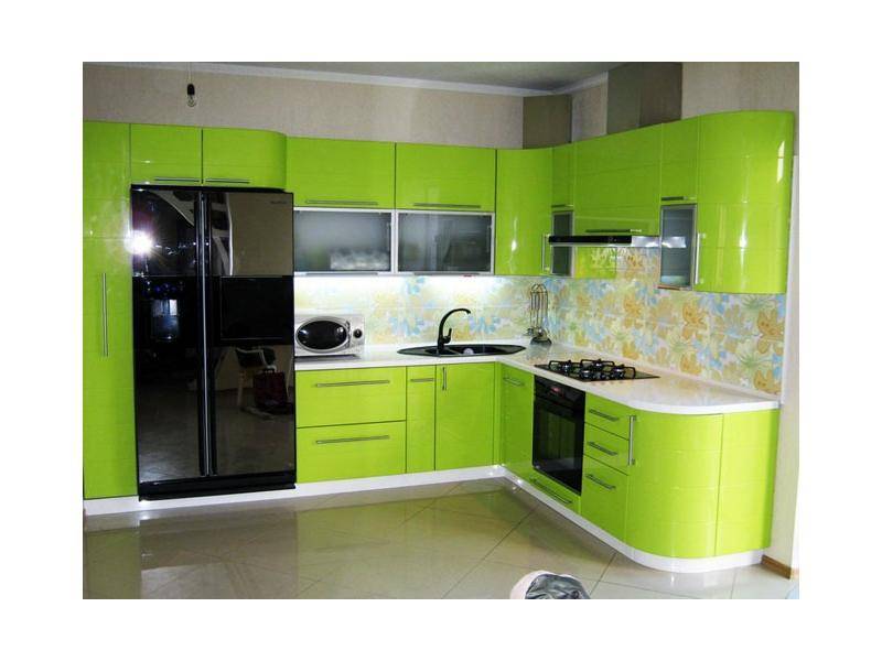 яркая угловая кухня в Нижневартовске