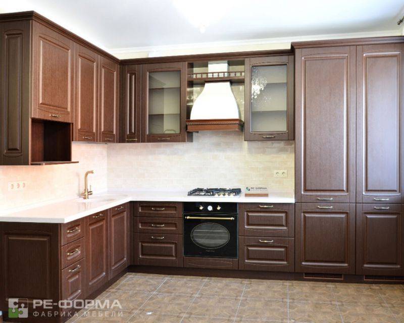 угловая классическая кухня 003 в Нижневартовске