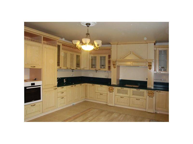 светлая угловая кухня в Нижневартовске