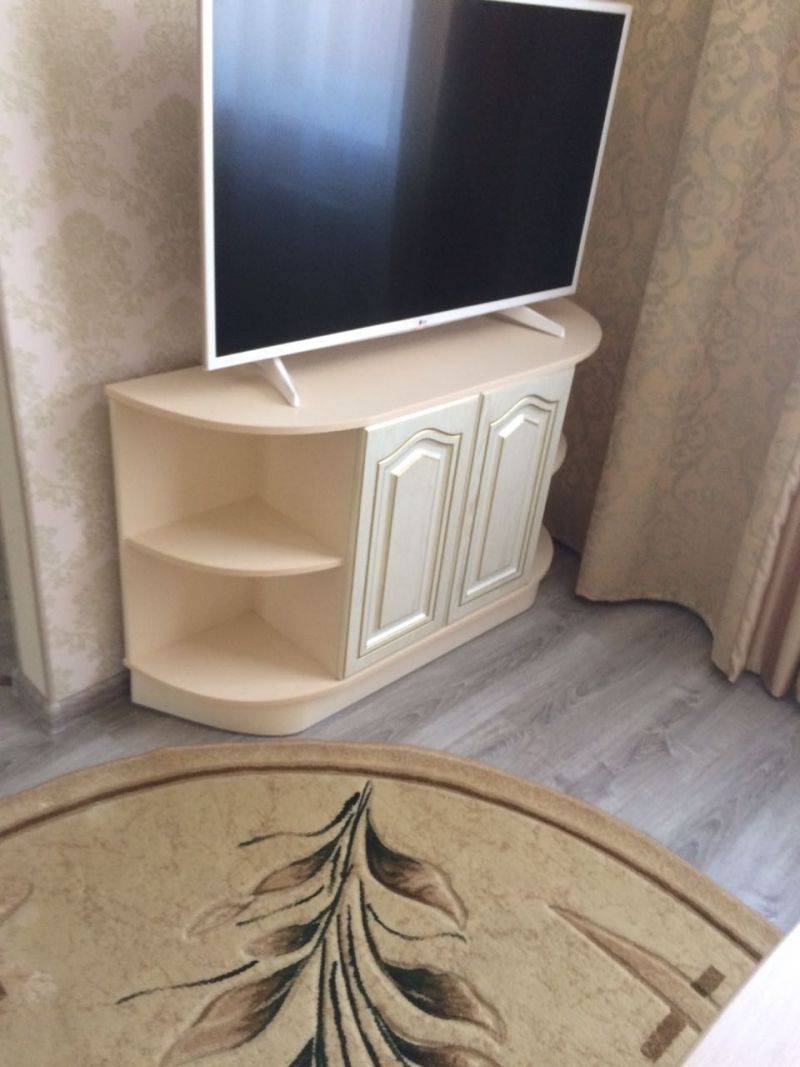 светлая округлая тв тумба в Нижневартовске