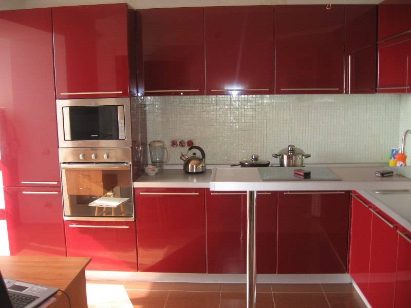 угловая красная кухня в Нижневартовске