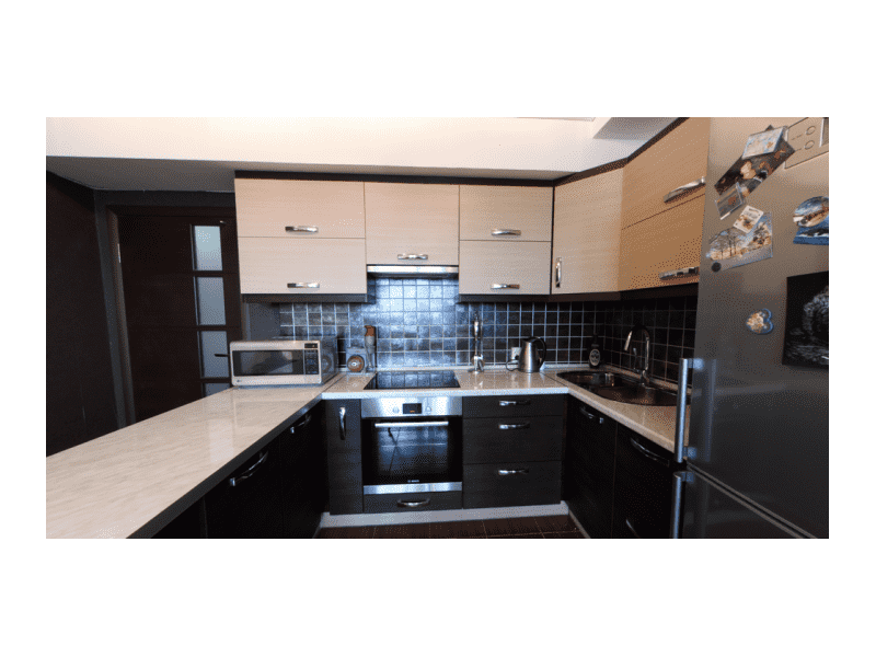 коричневая п-образная кухня в Нижневартовске