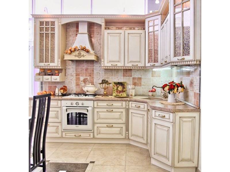 изящная угловая кухня патина в Нижневартовске