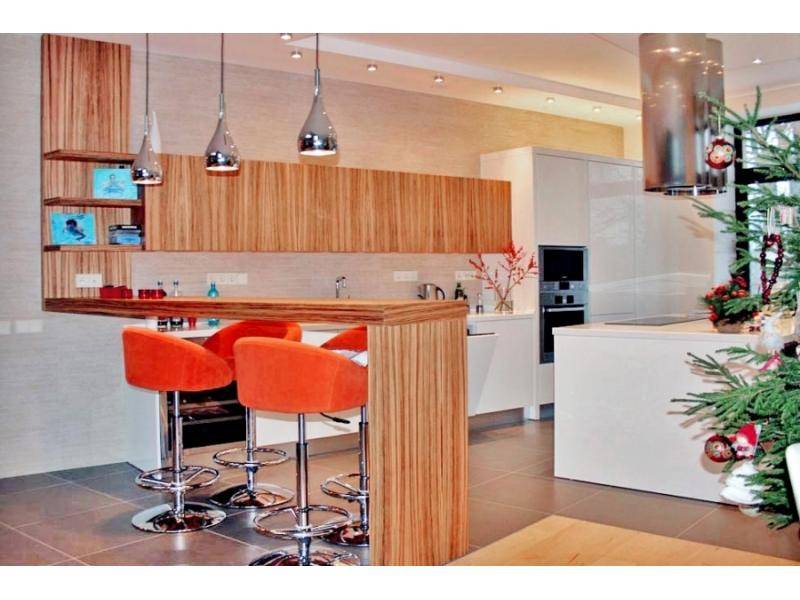 кухня с барной стойкой в Нижневартовске