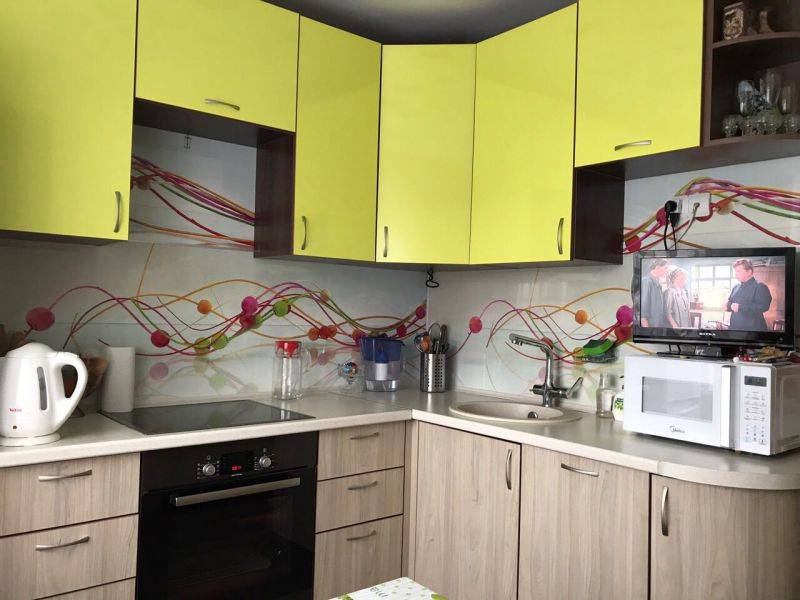 угловая кухня небольшая в Нижневартовске