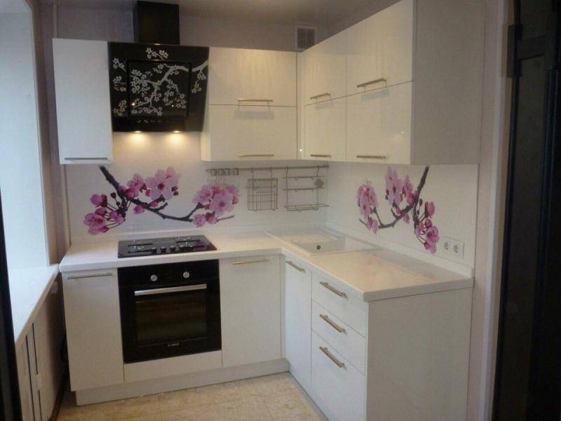 белая кухня с фотопечатью в Нижневартовске