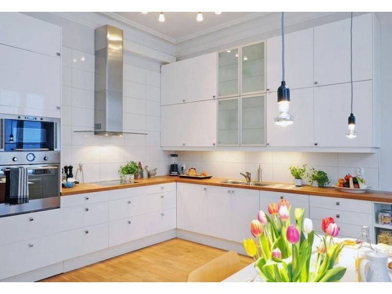 белая угловая кухня в Нижневартовске