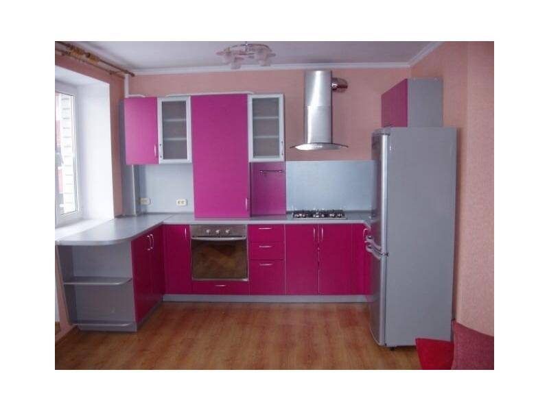 розовая угловая кухня в Нижневартовске