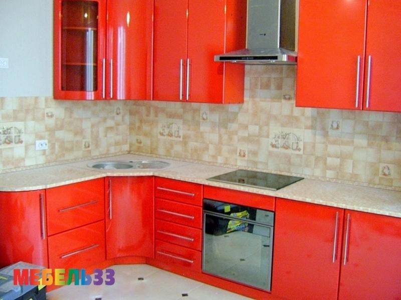 красная угловая кухня в Нижневартовске