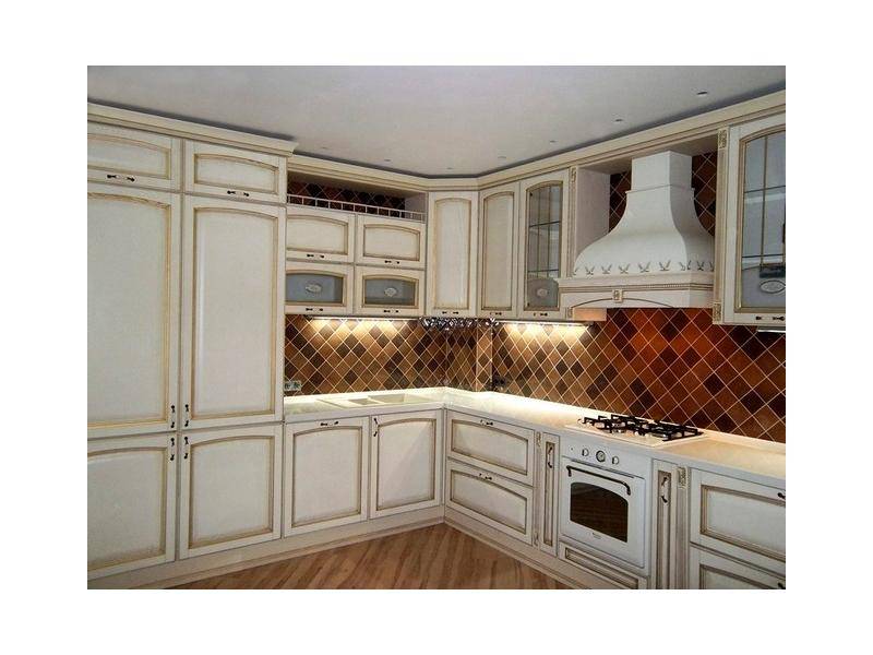 большая угловая кухня в Нижневартовске