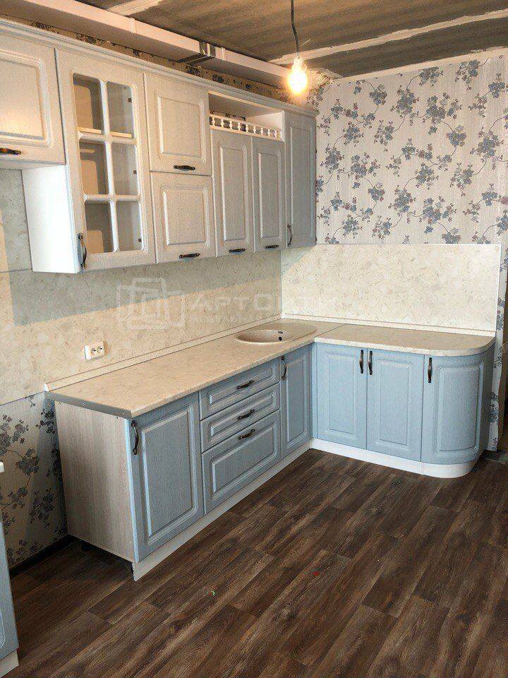 угловая кухня небольшая в Нижневартовске