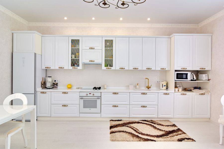 белая прямая кухня marshmallow в стиле неоклассика в Нижневартовске