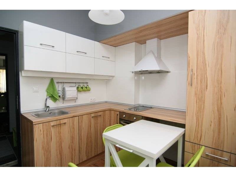 узкая угловая кухня в Нижневартовске