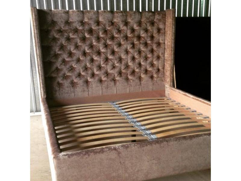 кровать с высоким изголовьем лора в Нижневартовске