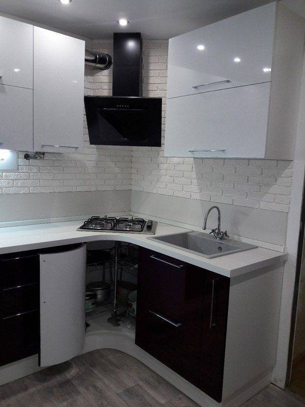 черно-белая угловая кухня в Нижневартовске