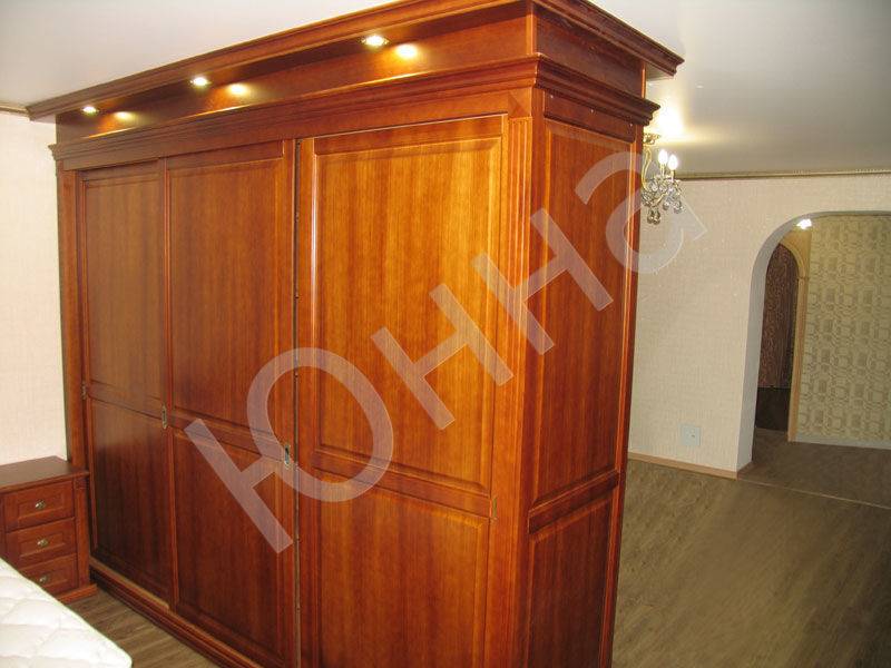 вместительный шкаф в спальню в Нижневартовске