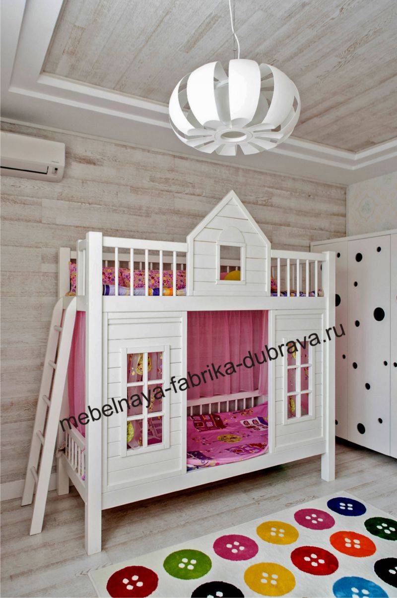 двухъярусная кровать-домик из натурального дерева в Нижневартовске