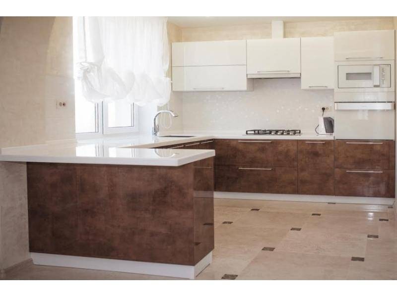 угловая красивая кухня в Нижневартовске