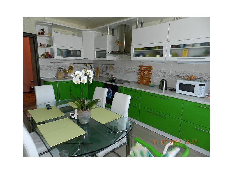 вариант кухни мдф белый верх салатовый низ в Нижневартовске